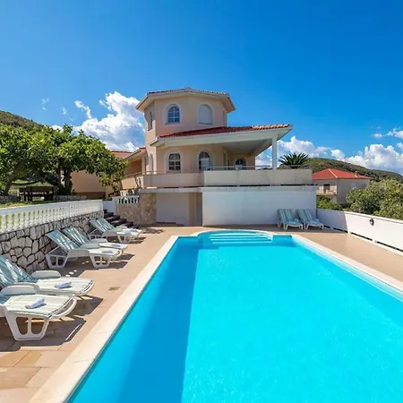 Apartman Dedic *