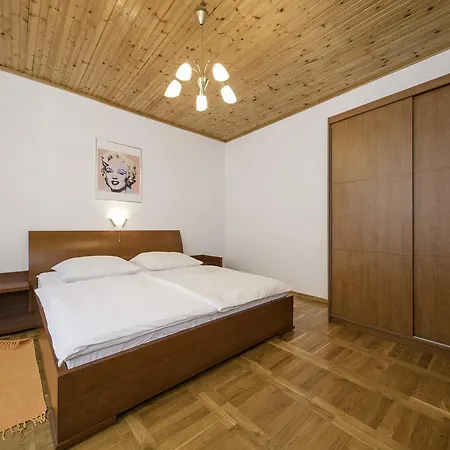 Dedic Supetarska Draga